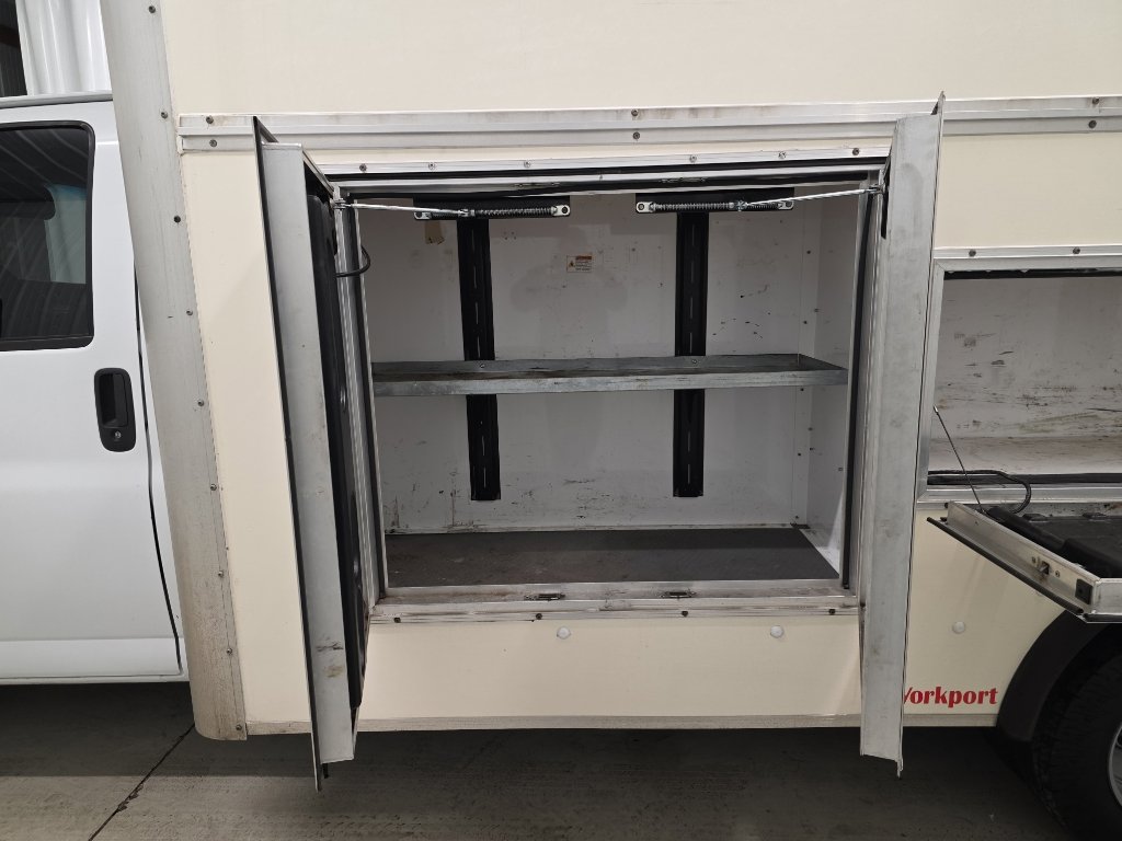 Used 2022 Chevrolet Express 3500 w/ Power Convenience Package image 20