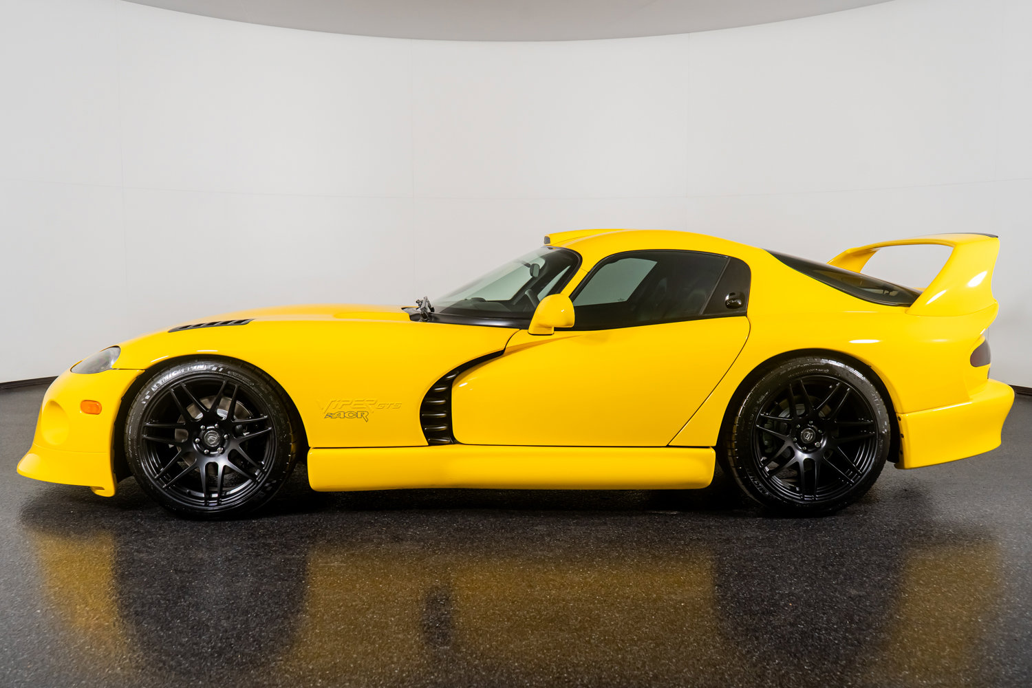Used 2001 Dodge Viper GTS image 15