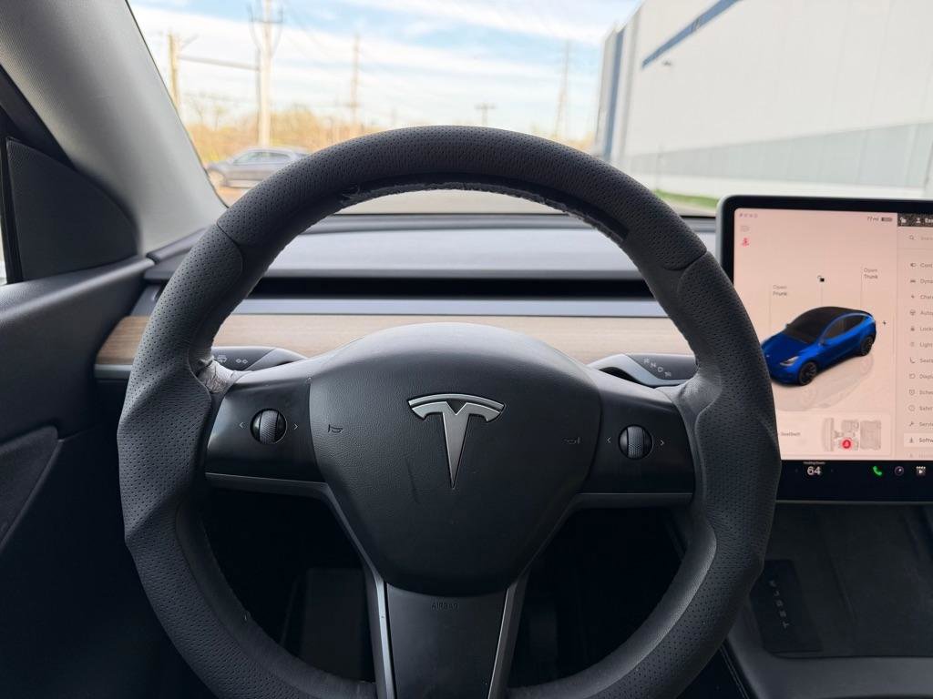 Used 2022 Tesla Model Y Long Range image 39