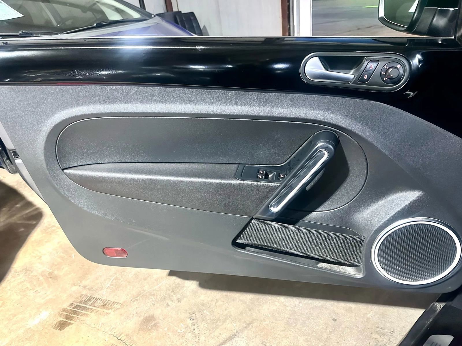 Used 2013 Volkswagen Beetle 2.0T image 32