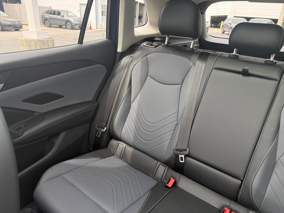 New 2026 Volkswagen Tiguan SE FWD image 29