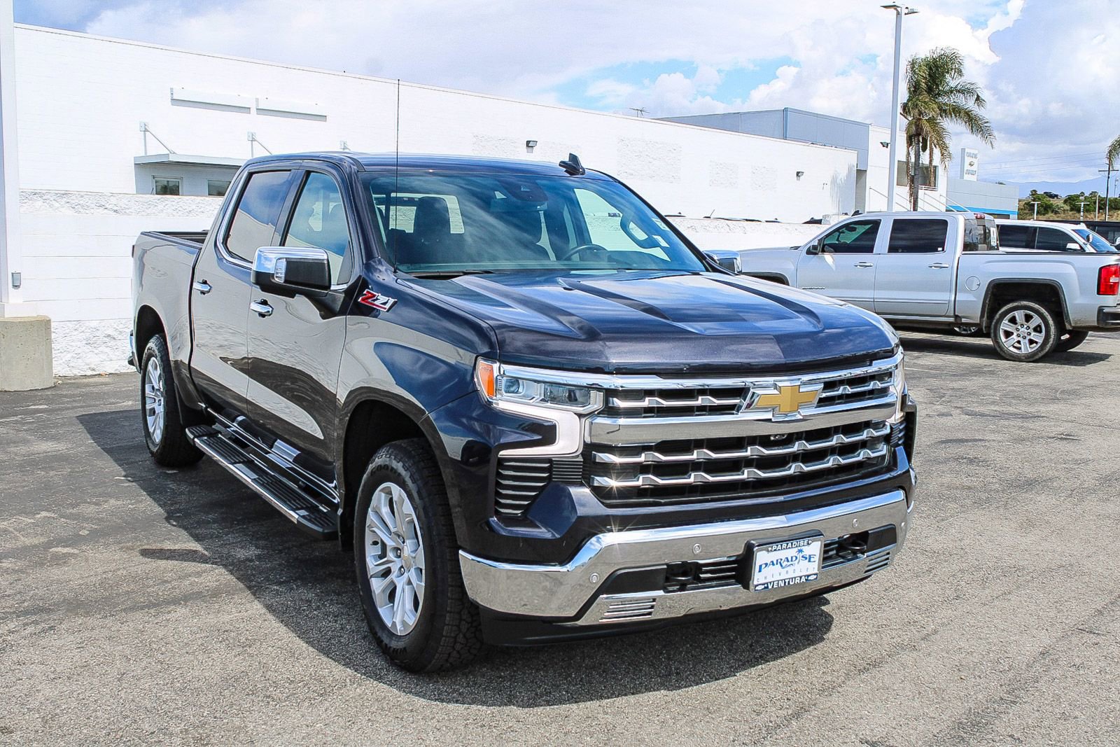 Used 2023 Chevrolet Silverado 1500 LTZ w/ LTZ Convenience Package II image 3