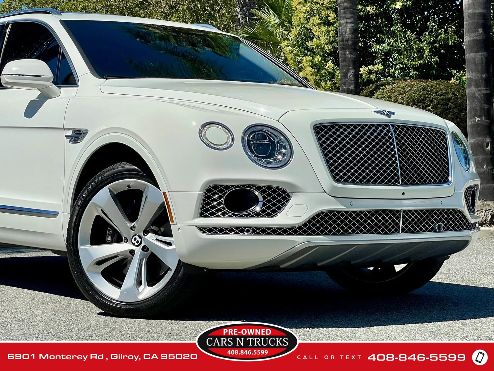 Used 2018 Bentley Bentayga AWD/4WD image 39