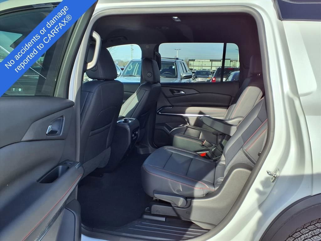 Used 2024 Chevrolet Traverse Z71 image 12