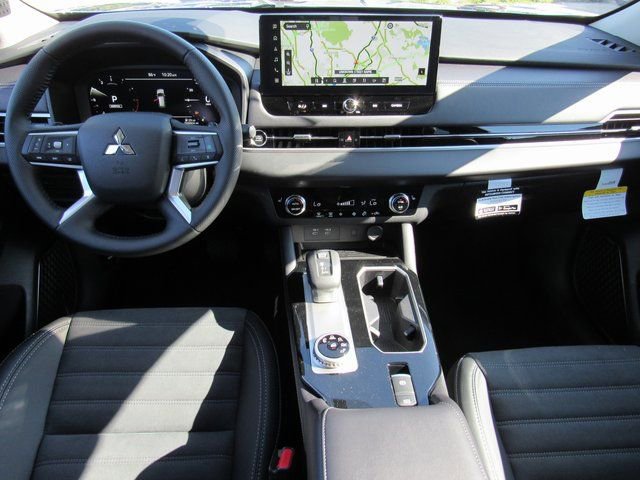 New 2025 Mitsubishi Outlander SE image 10