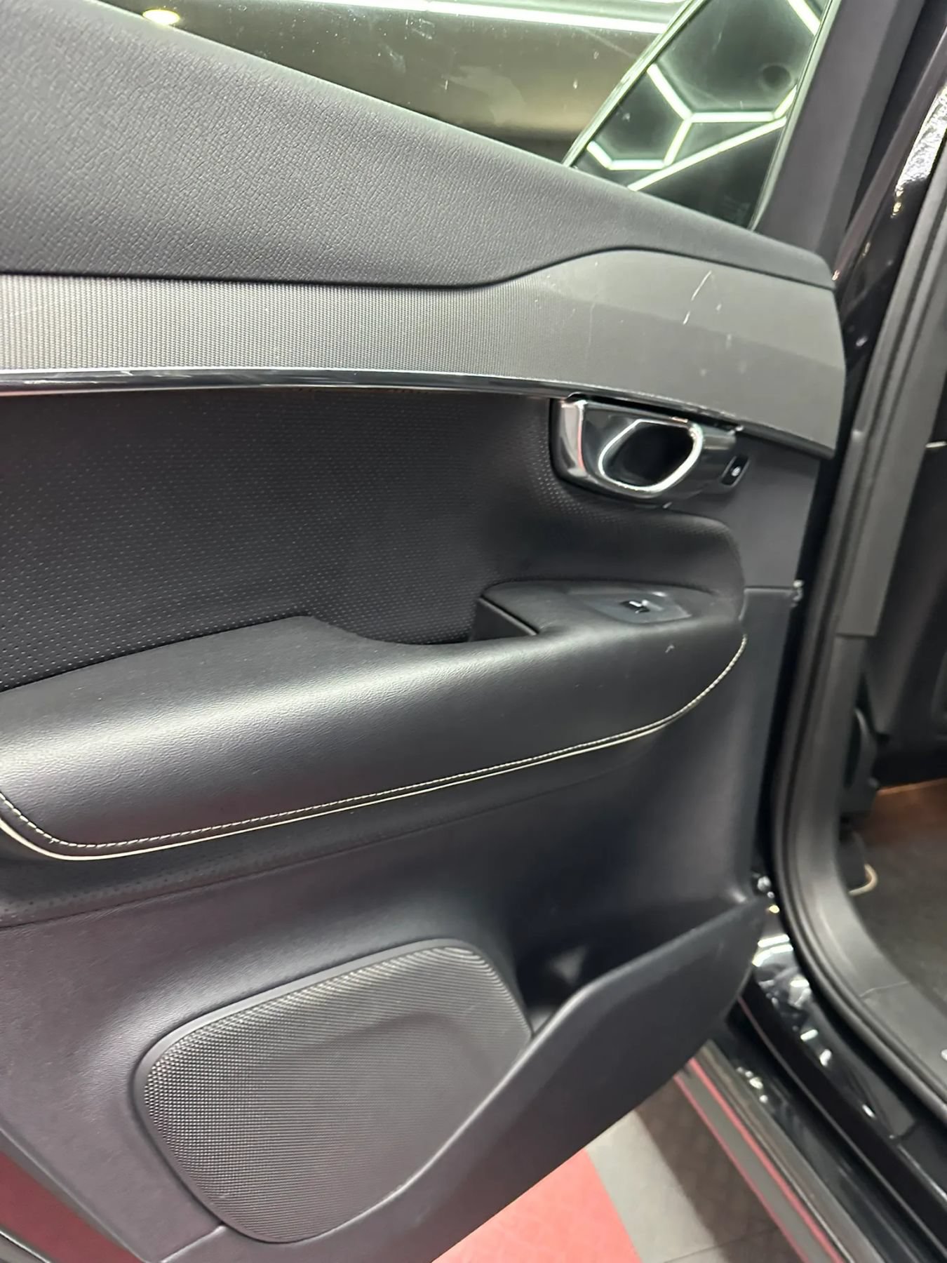 Used 2016 Volvo XC90 T5 R-Design FWD image 22