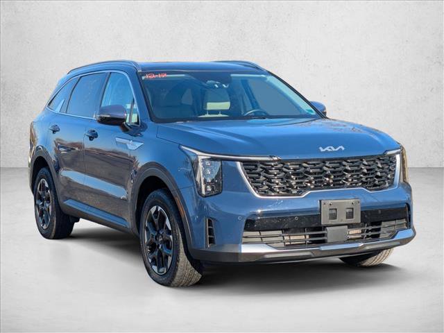 Used 2025 Kia Sorento S w/ Panoramic Sunroof Package image 3