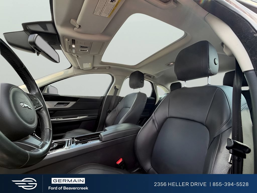 Used 2017 Jaguar XF Premium AWD/4WD image 12