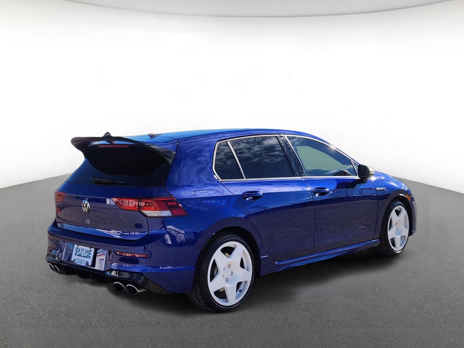 Used 2024 Volkswagen Golf R 2.0T DSG image 3