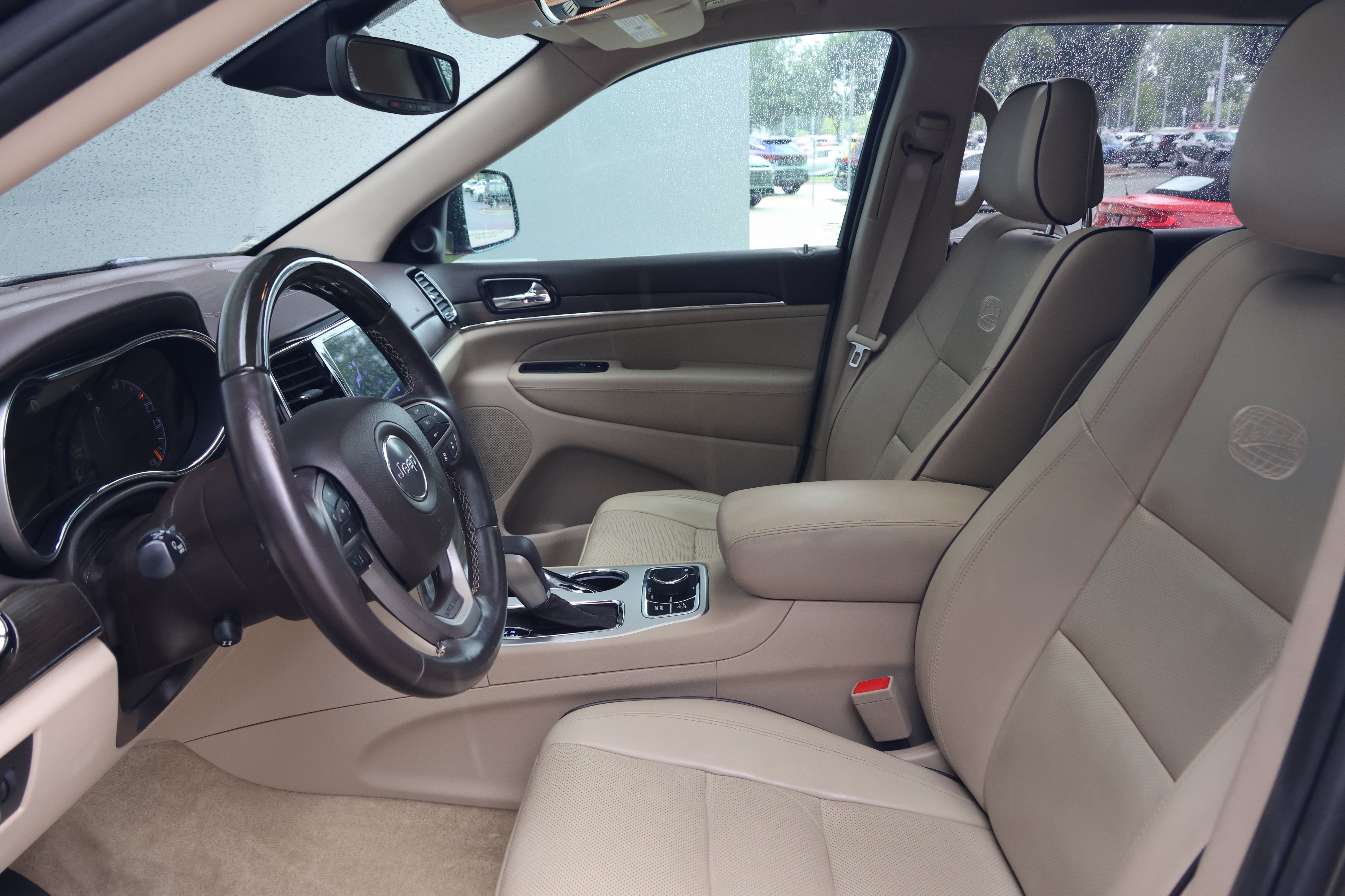 Used 2019 Jeep Grand Cherokee Overland AWD/4WD image 32