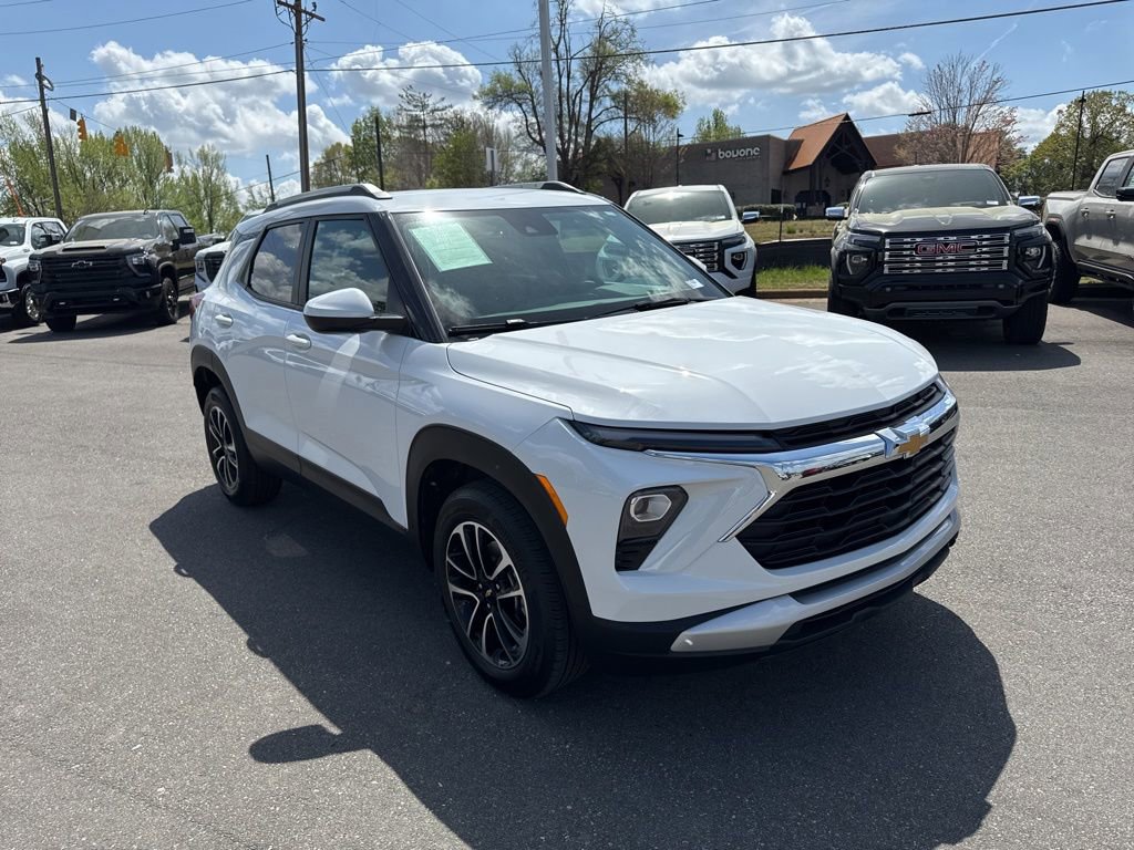 Used 2025 Chevrolet TrailBlazer LT AWD/4WD image 7