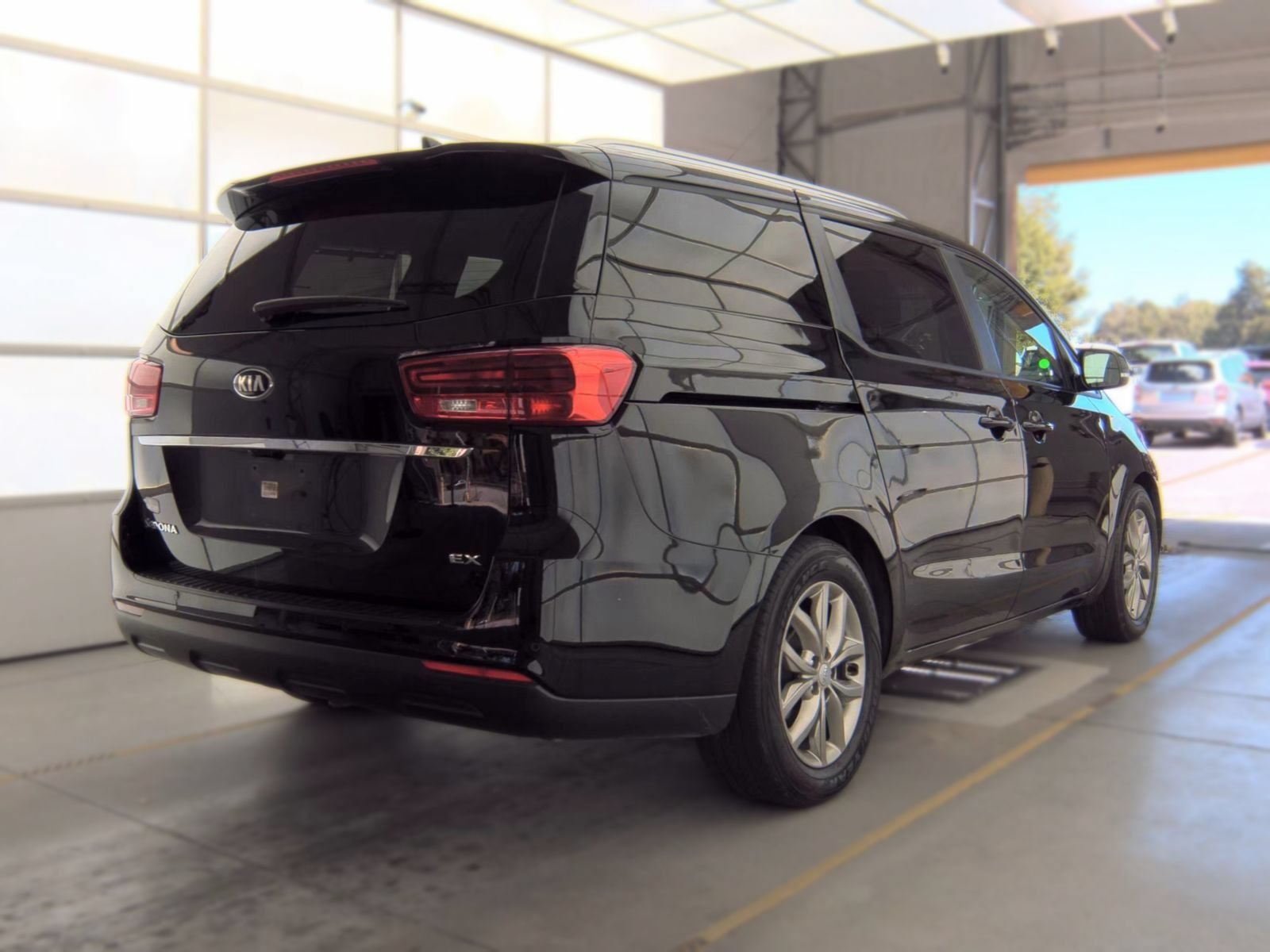 Used 2020 Kia Sedona EX FWD image 3