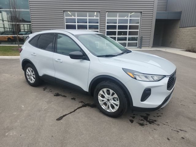 Used 2025 Ford Escape Active w/ Cold Weather Package image 3