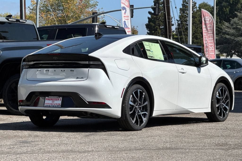 New 2026 Toyota Prius Plug-In Hybrid FWD image 5