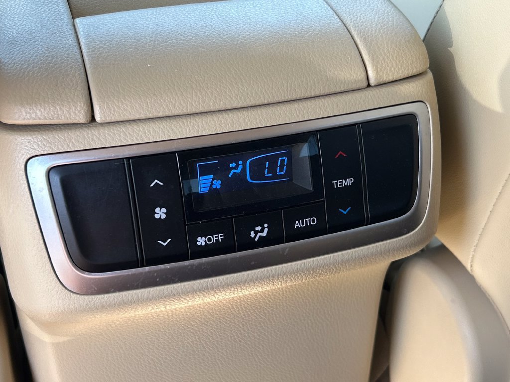 Used 2019 Toyota Highlander XLE FWD image 25