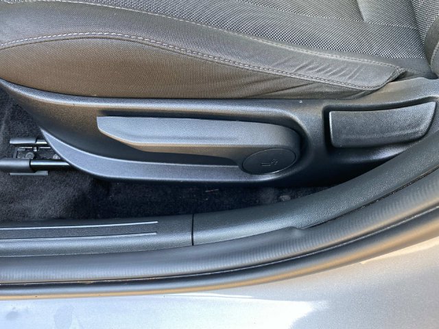 Used 2023 Hyundai Elantra SE FWD image 14
