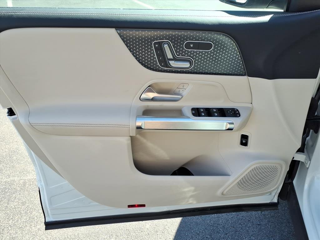 New 2025 Mercedes-Benz GLB 250 4MATIC image 11