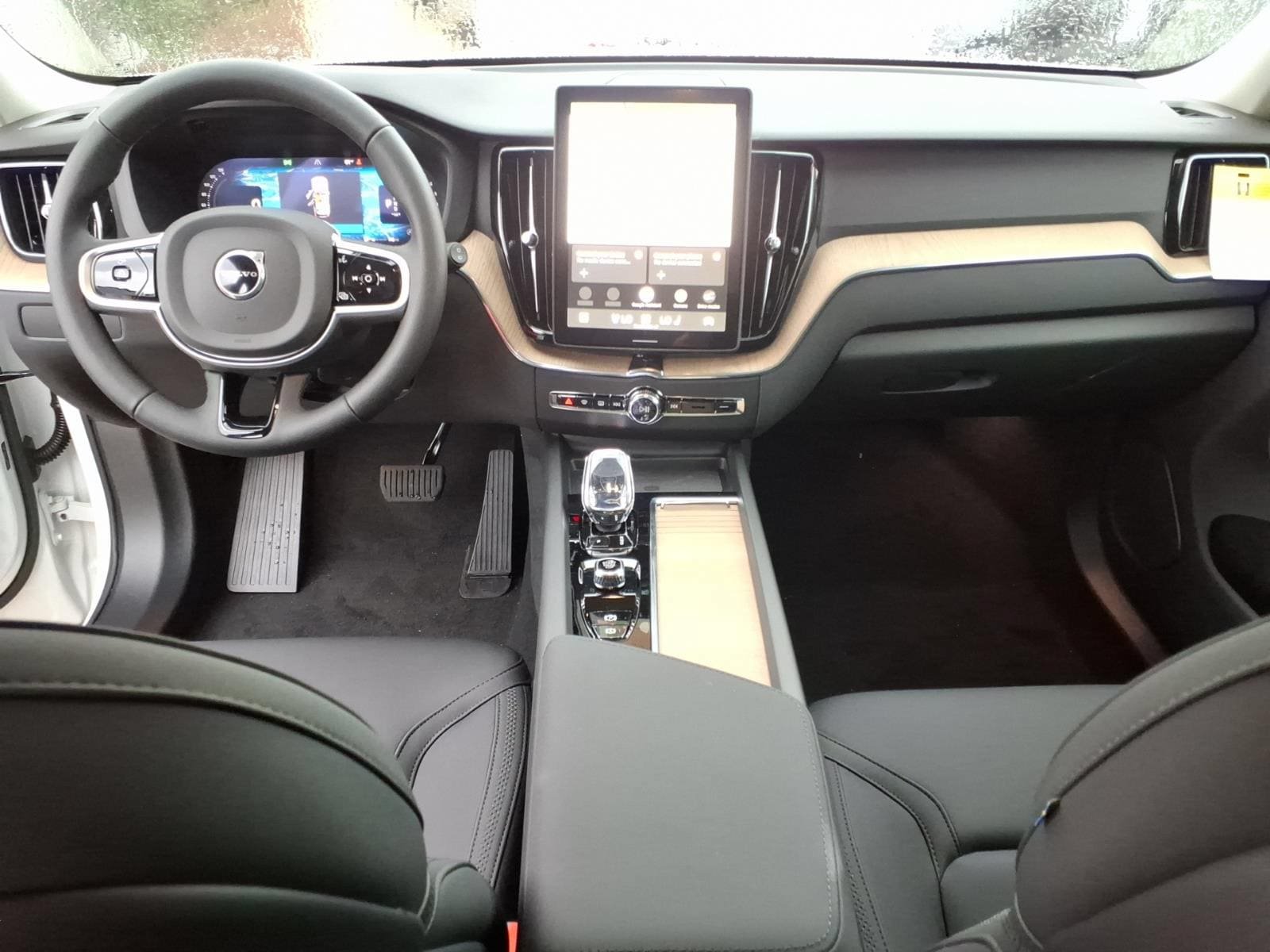 New 2026 Volvo XC60 B5 Plus w/ Protection Package Premier AWD/4WD image 9
