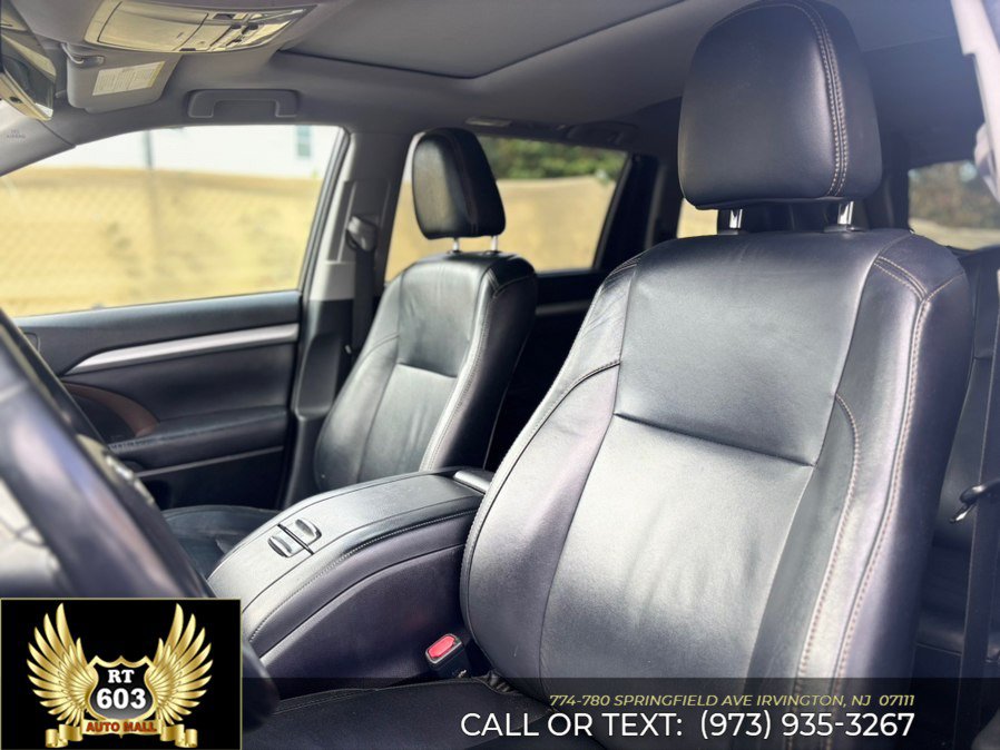 Used 2017 Toyota Highlander XLE AWD/4WD image 18