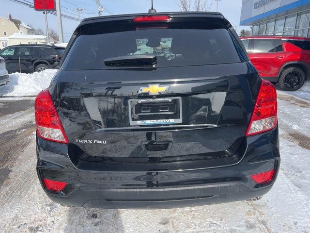 Used 2022 Chevrolet Trax LS w/ Tint and Cruise Package image 5