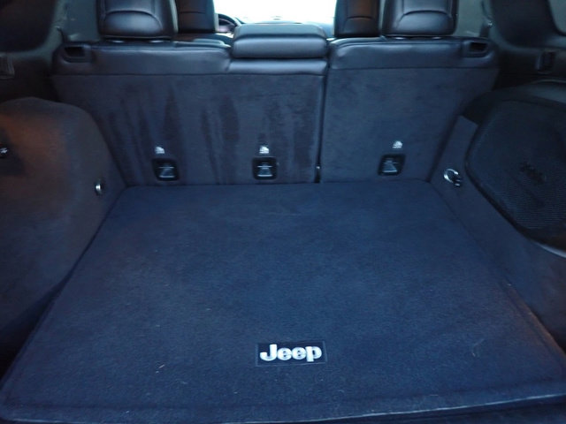 Used 2019 Jeep Cherokee Overland w/ Technology Group image 6