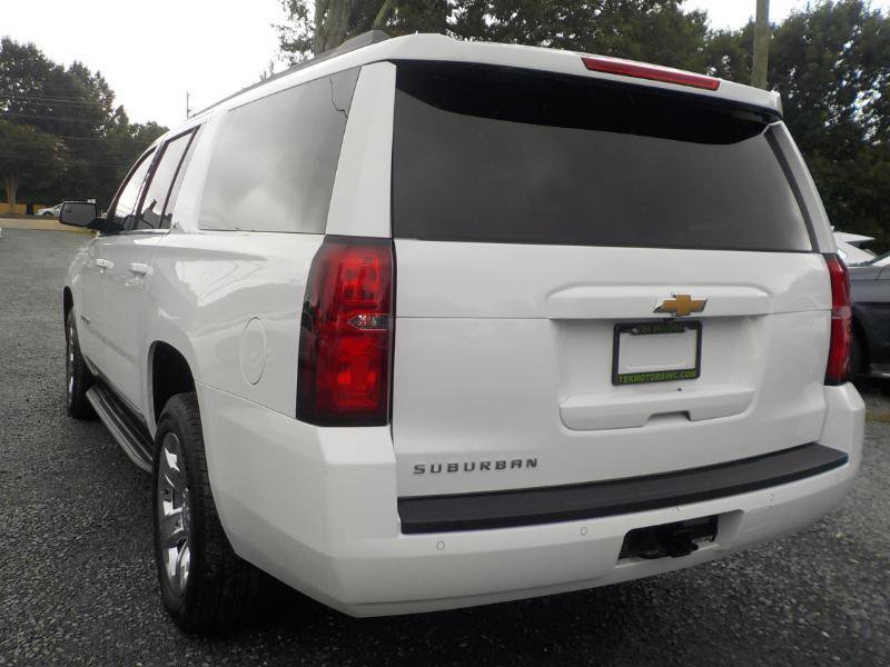 Used 2019 Chevrolet Suburban LT RWD image 3