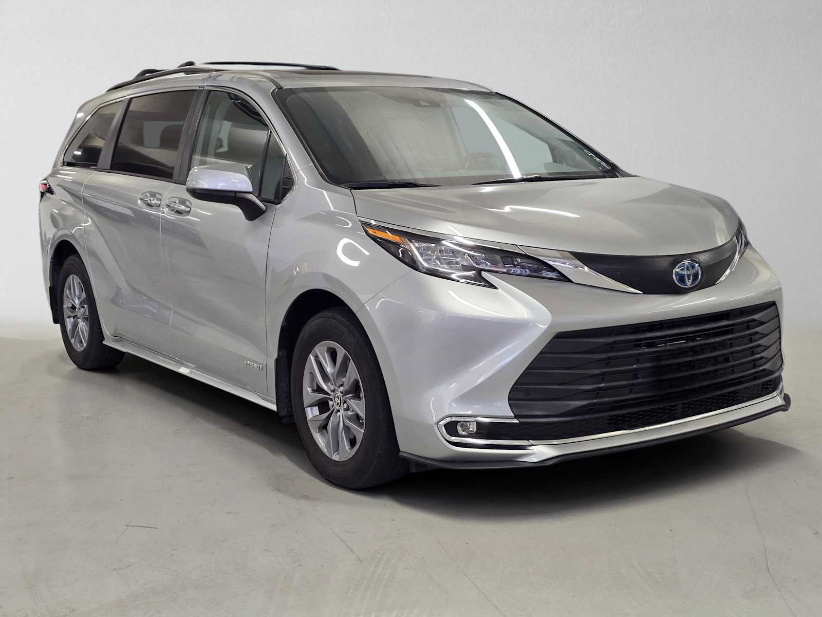 Used 2021 Toyota Sienna XLE w/ XLE Plus Package FWD image 8