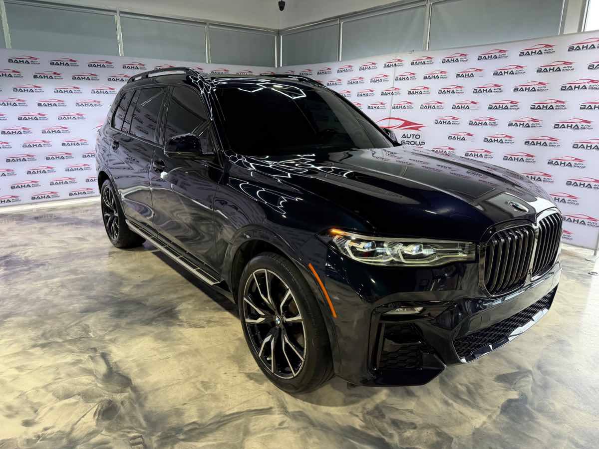 Used 2022 BMW X7 xDrive40i w/ M Sport Package AWD/4WD image 4