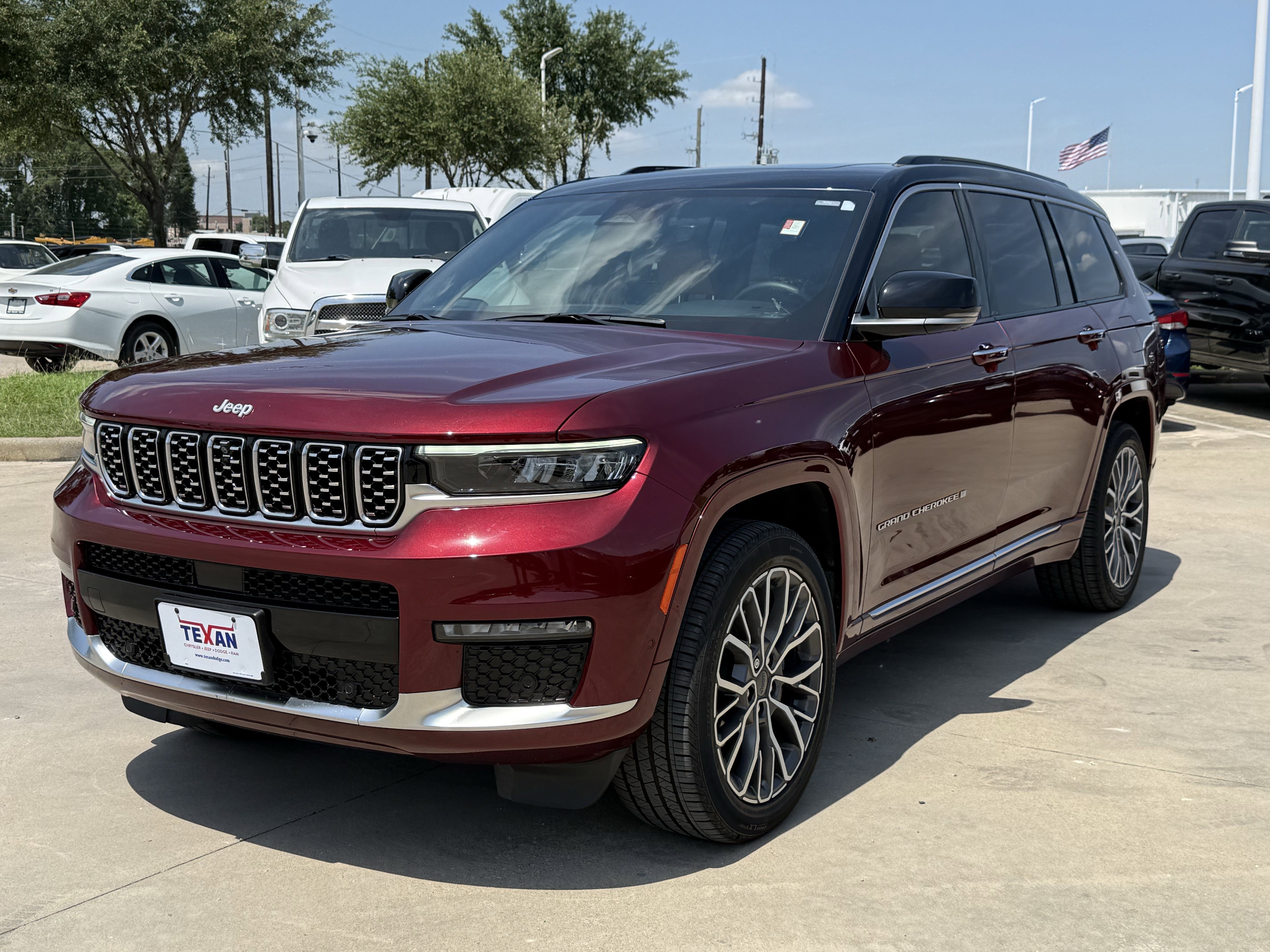 Used 2025 Jeep Grand Cherokee L Summit AWD/4WD image 10