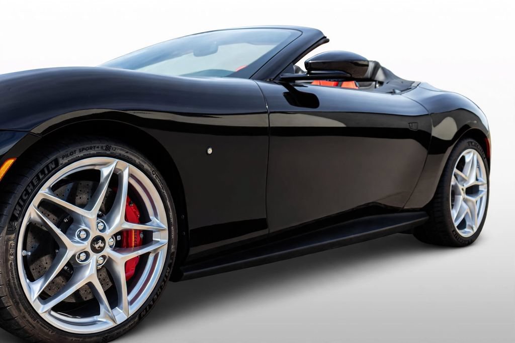 Certified 2024 Ferrari Roma Spider RWD image 31