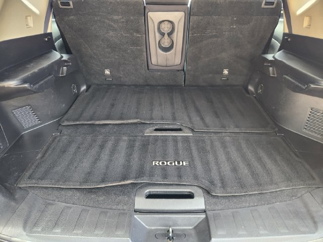 Used 2019 Nissan Rogue SV w/ Premium Package FWD image 32