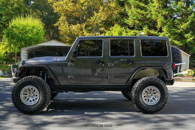 Used 2016 Jeep Wrangler Unlimited Rubicon w/ Connectivity Group image 3