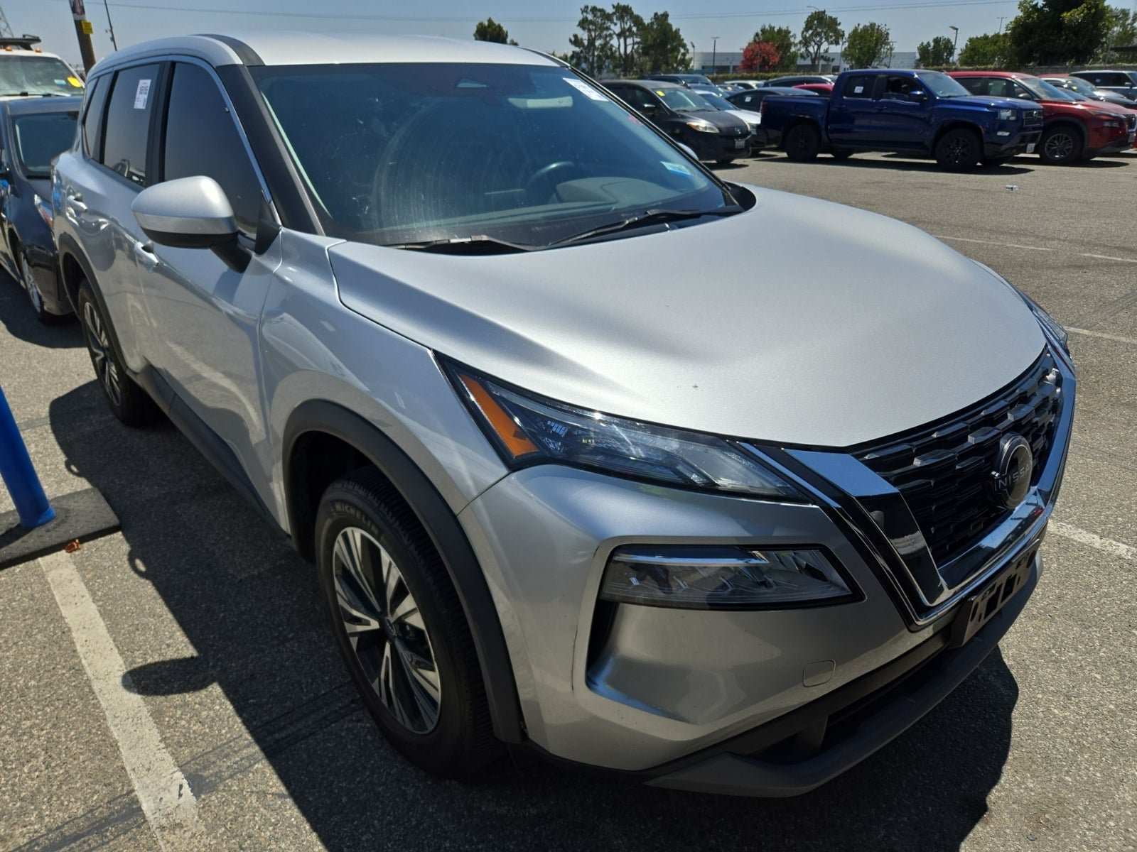 Used 2023 Nissan Rogue SV FWD image 6