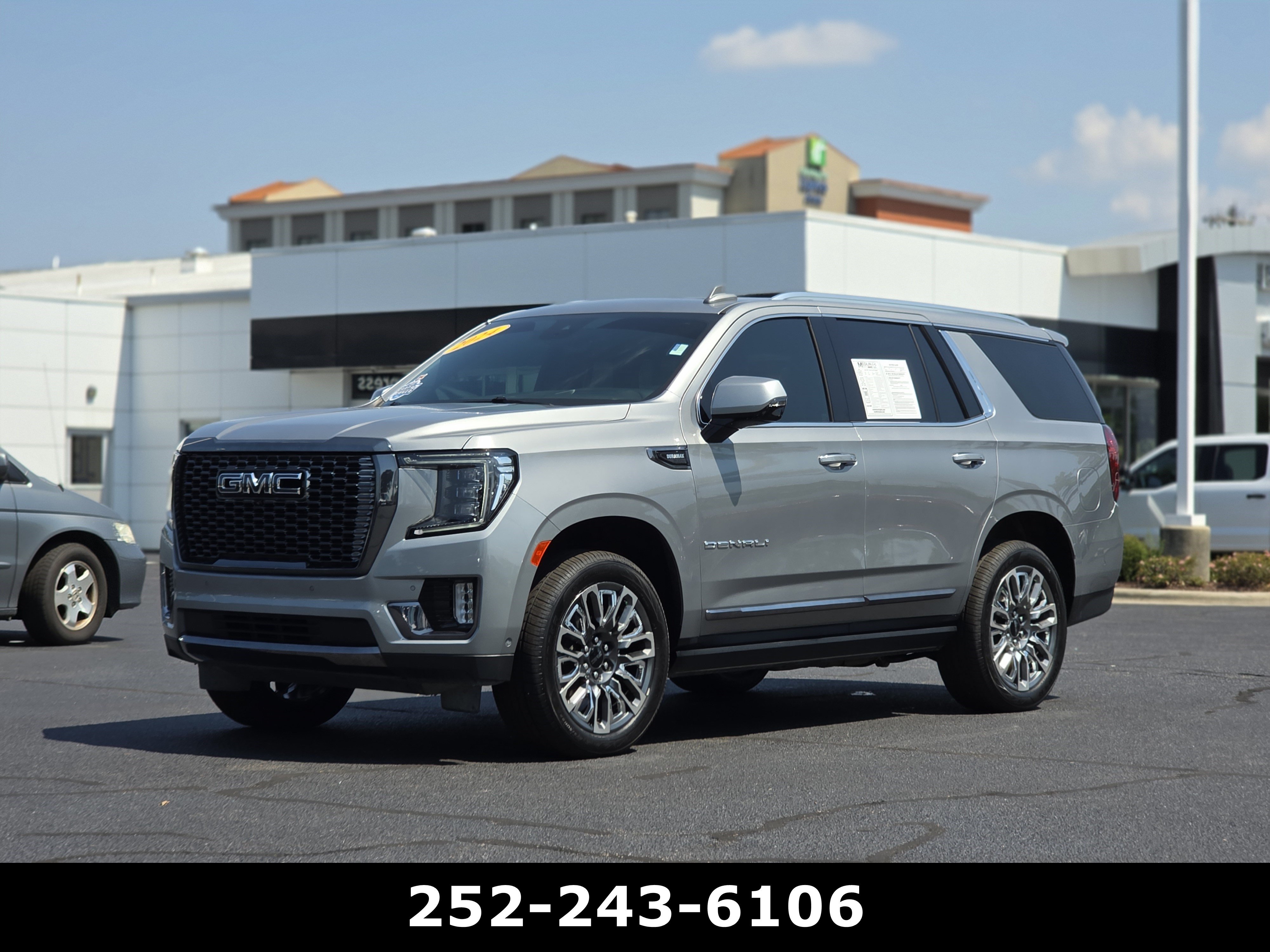 Used 2024 GMC Yukon Denali Ultimate AWD/4WD image 3