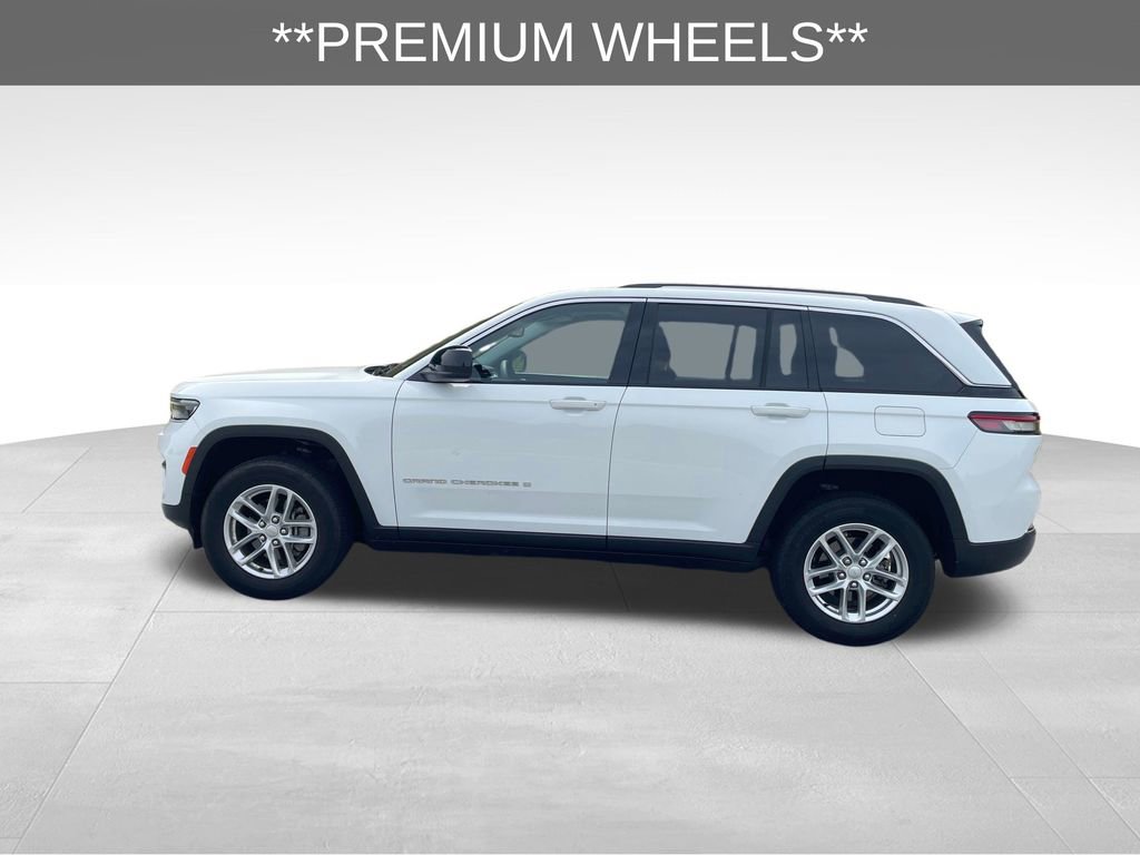Used 2023 Jeep Grand Cherokee Laredo X AWD/4WD image 9