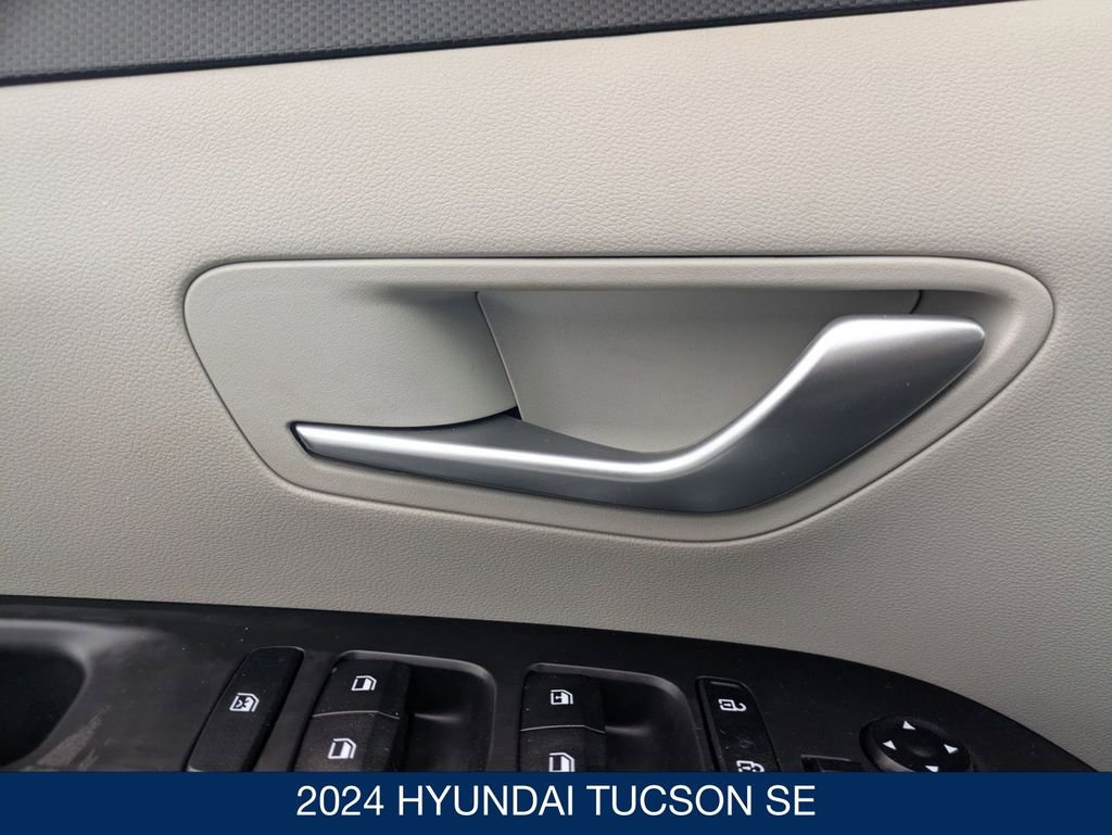Certified 2024 Hyundai Tucson SE image 13