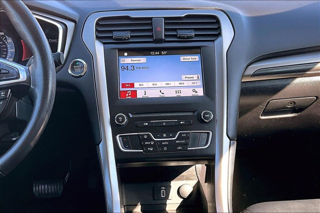 Used 2017 Ford Fusion SE w/ Equipment Group 201A image 7