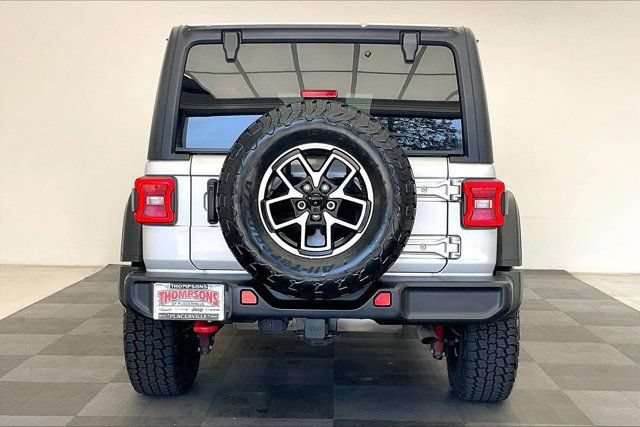 Used 2024 Jeep Wrangler Unlimited Rubicon AWD/4WD image 3