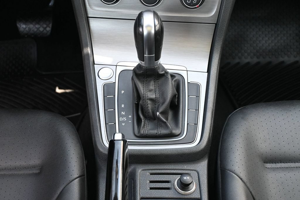 Used 2016 Volkswagen Golf S FWD image 16