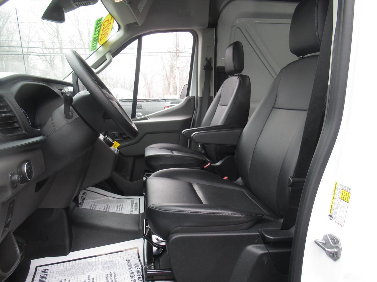 Used 2025 Ford E-Transit 148 Medium Roof image 17