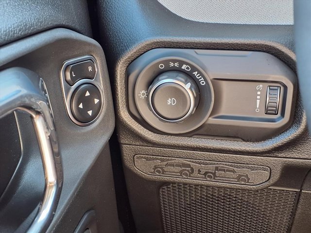 Used 2025 Jeep Wrangler Sport S image 14