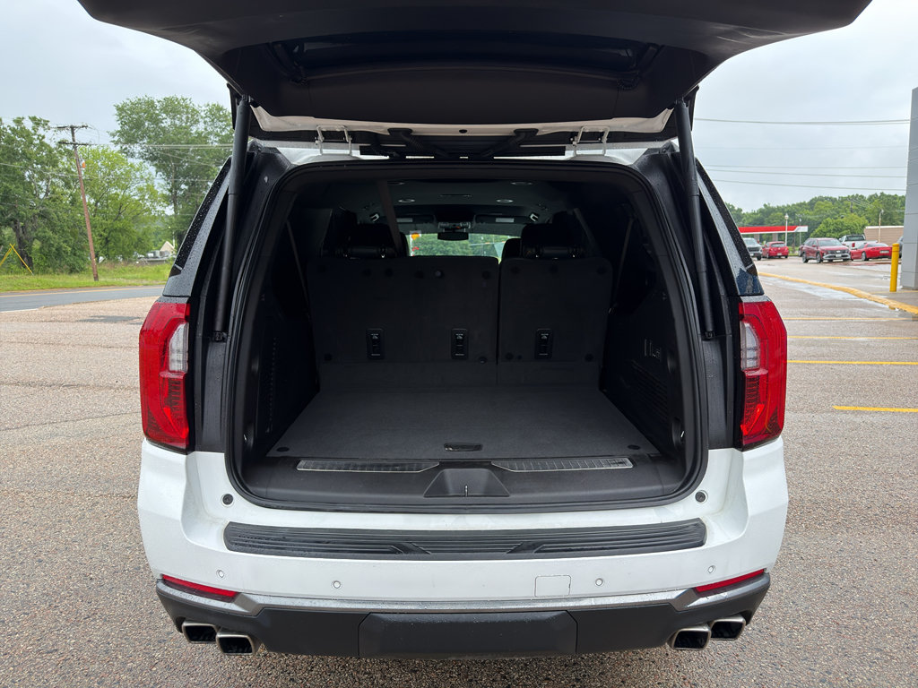 Used 2025 GMC Yukon XL AT4 AWD/4WD image 8