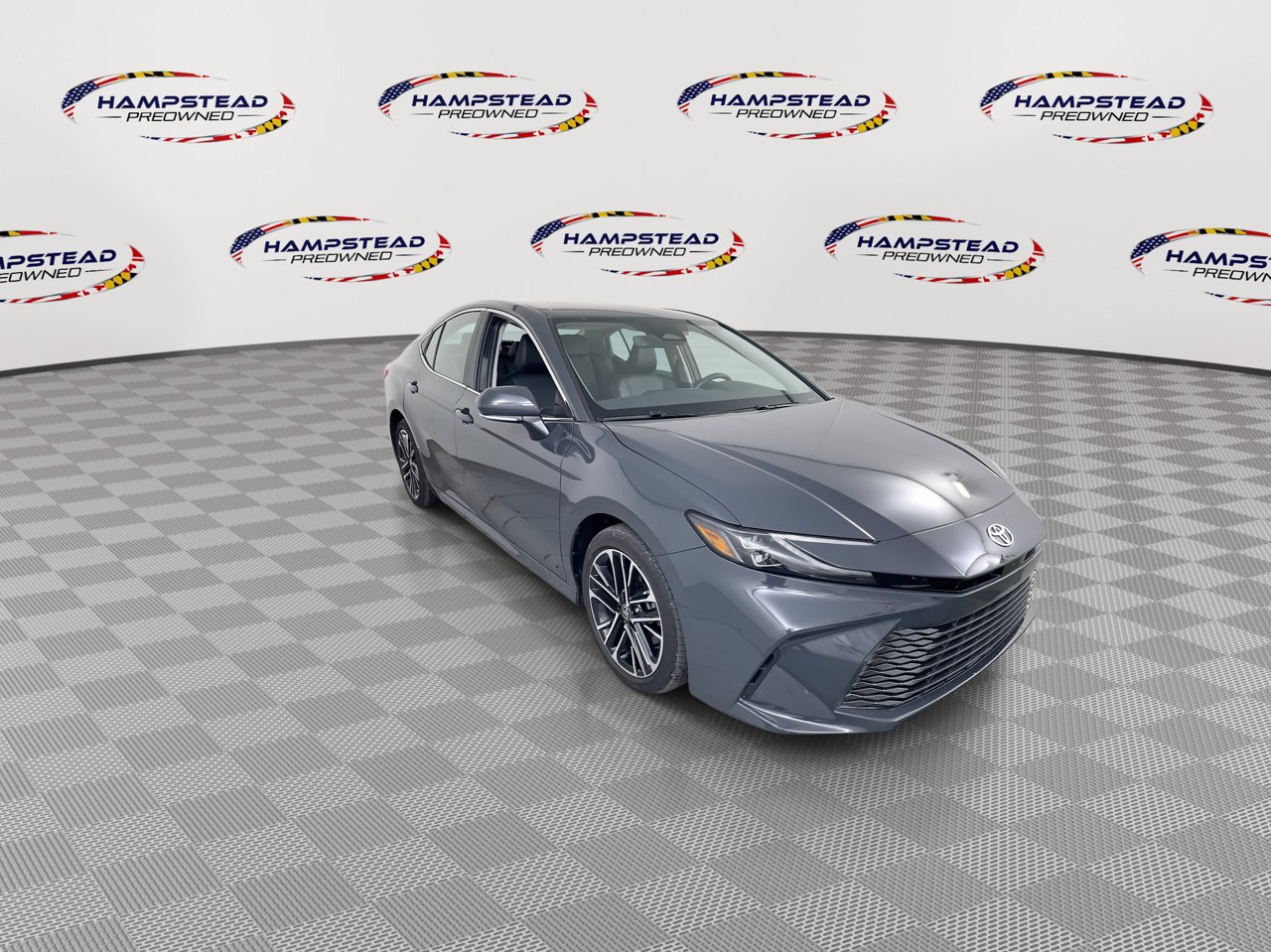 Used 2025 Toyota Camry XLE FWD image 3