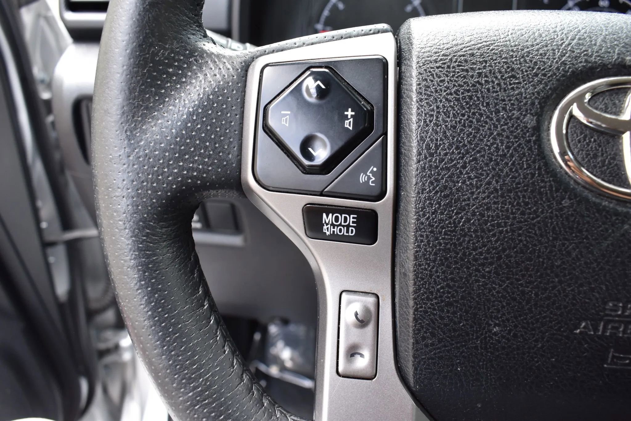 Used 2020 Toyota 4Runner SR5 Premium AWD/4WD image 18