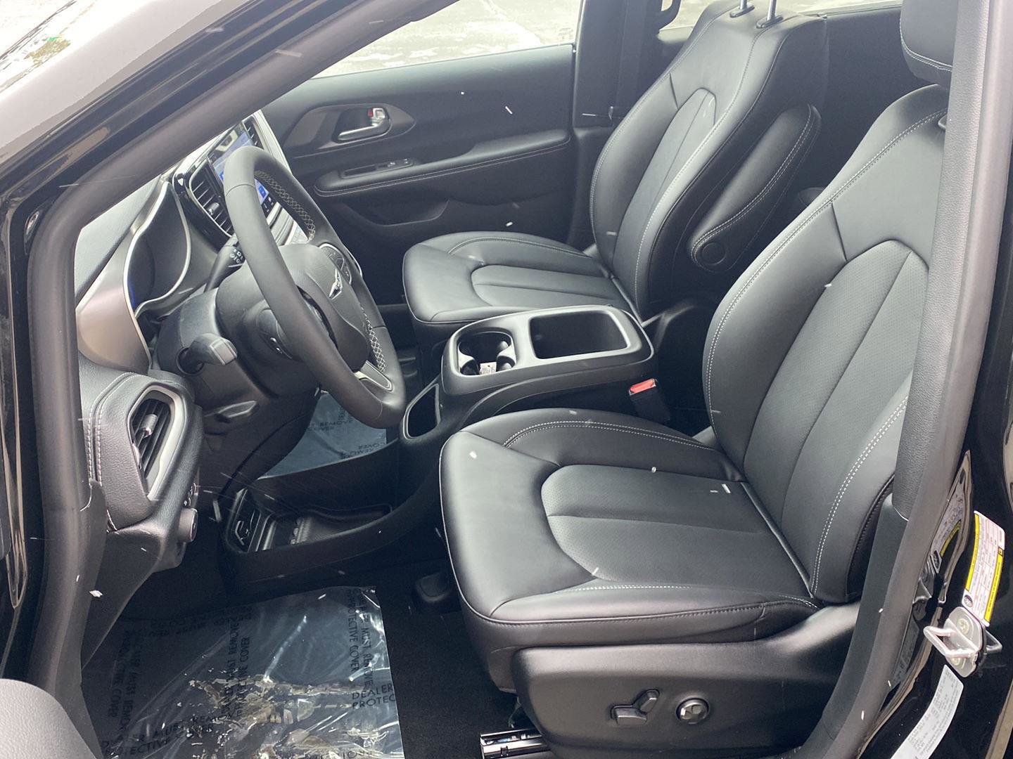 New 2026 Chrysler Pacifica Select image 7