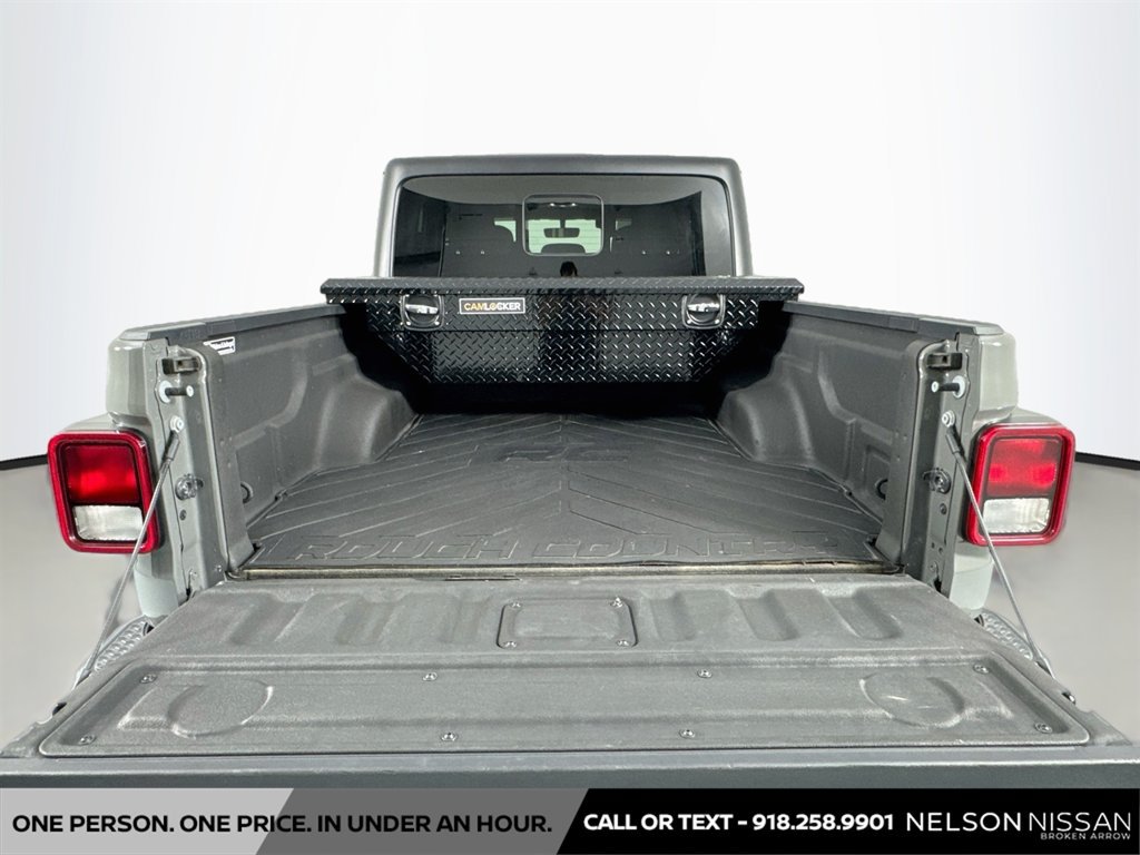 Used 2023 Jeep Gladiator Mojave w/ Cold Weather Group AWD/4WD image 25