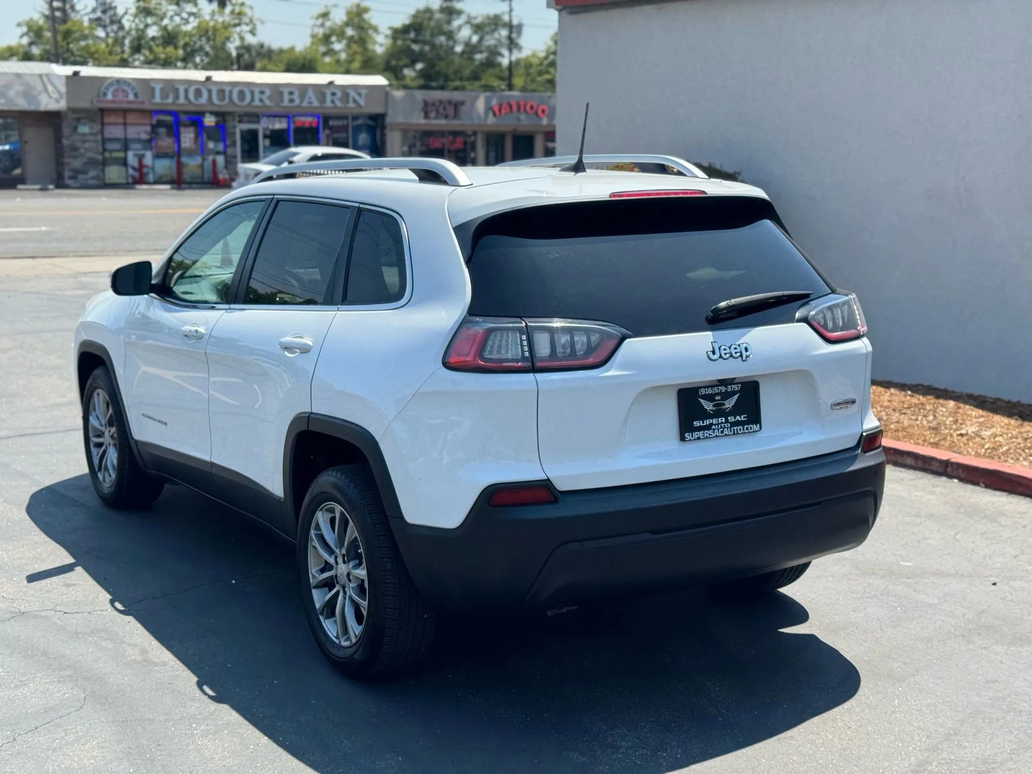 Used 2020 Jeep Cherokee Latitude Plus w/ Comfort/Convenience Group image 4