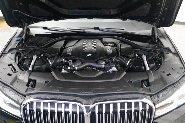 Used 2020 BMW 750i xDrive AWD/4WD image 31