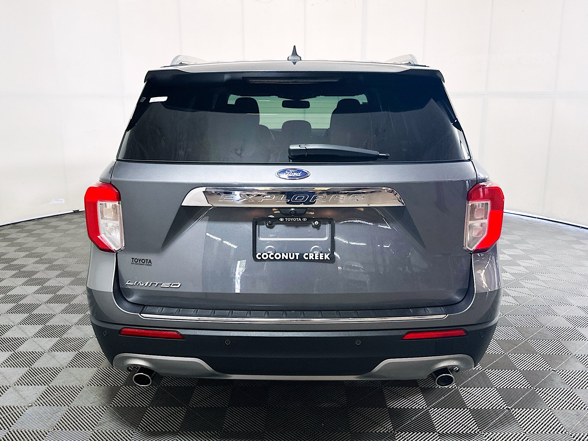 Used 2022 Ford Explorer Limited RWD image 4
