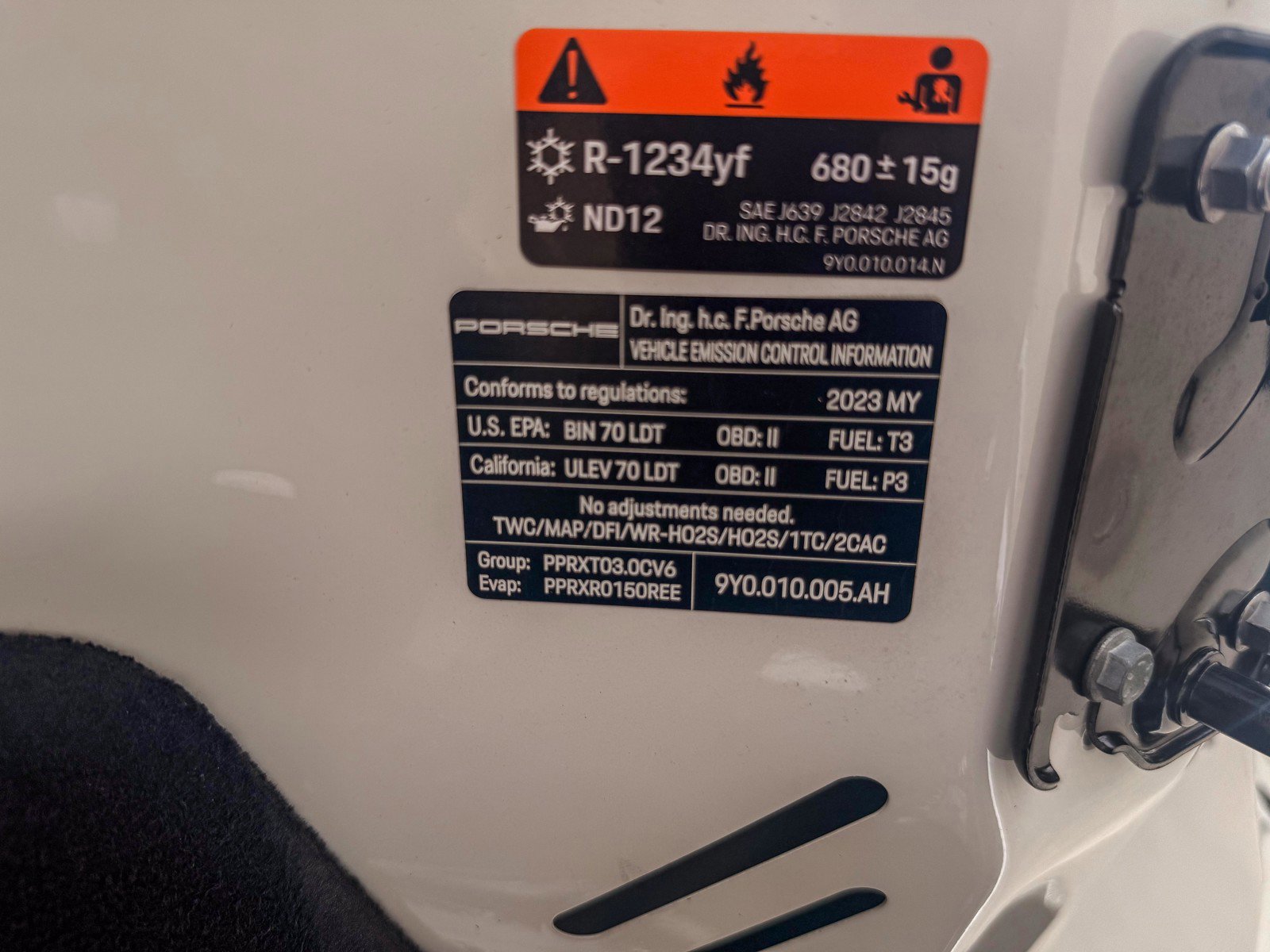 Used 2023 Porsche Cayenne Platinum Edition image 28